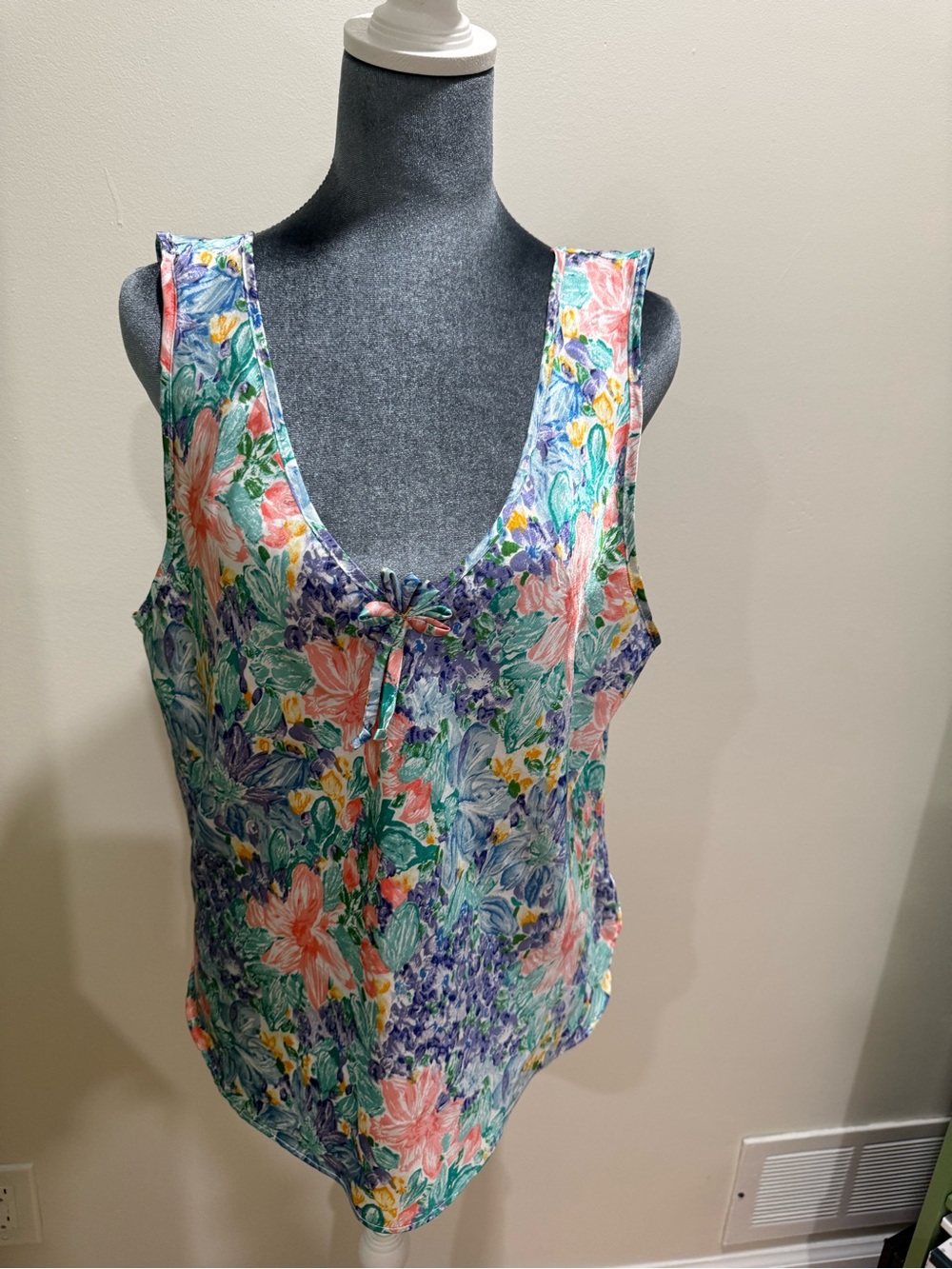Floral Scoop Neck Camisole in Multicolor
